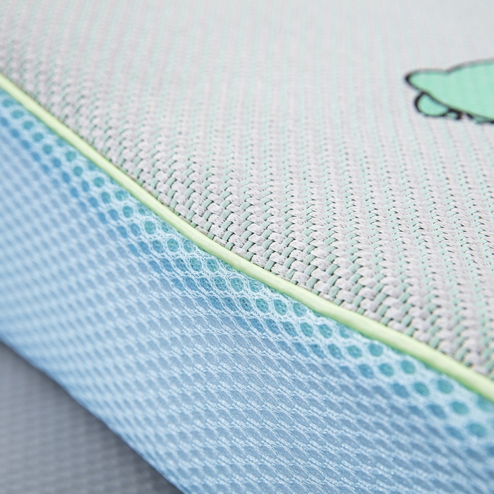 91家纺网 家纺一手货源 找家纺 大黄蜂家居家纺 2025新款艾草冰滕乳胶枕套含芯 小恐龙绿