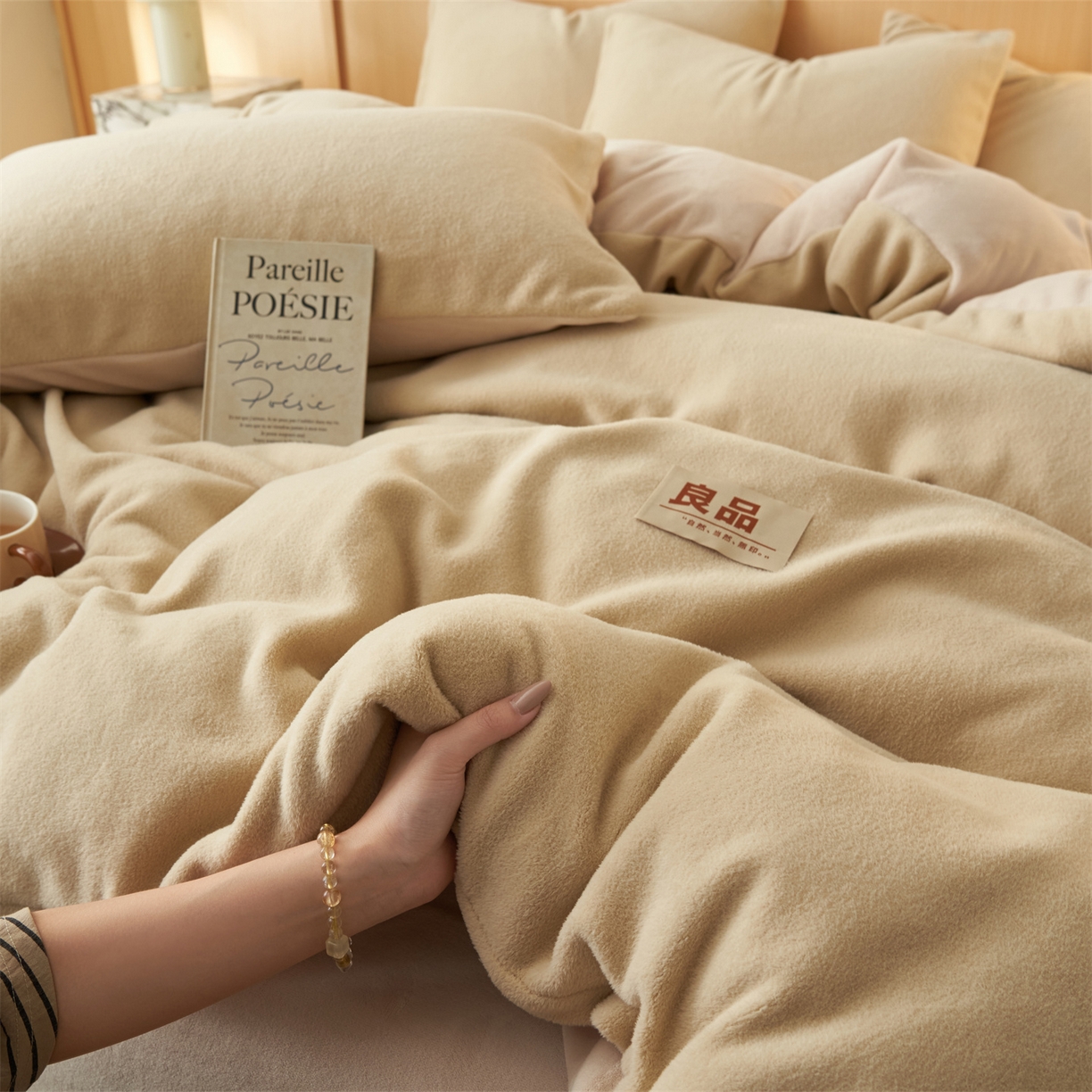 91家纺网 家纺一手货源 找家纺 金鹰 2025新款羊驼绒牛奶绒四件套保暖套件 羊驼绒-驼色