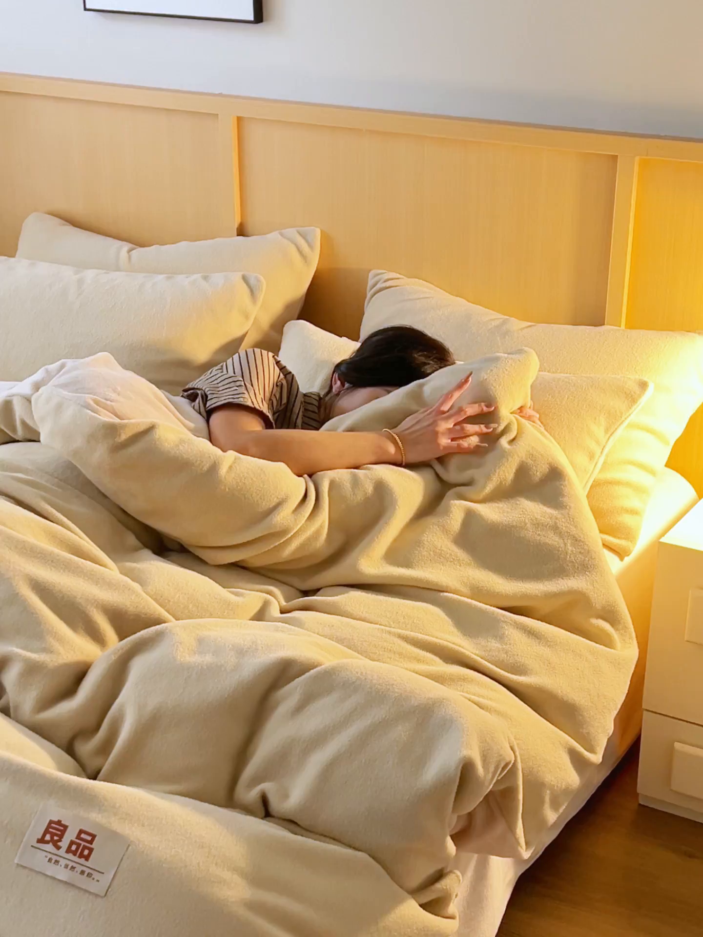 91家纺网 家纺一手货源 找家纺 金鹰 2025新款羊驼绒牛奶绒四件套保暖套件 羊驼绒-驼色