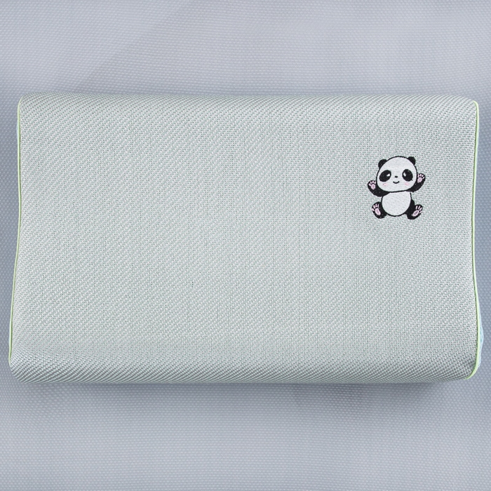 91家纺网 家纺一手货源 找家纺 大黄蜂家居家纺 2025新款艾草冰滕乳胶枕套含芯 小熊猫绿