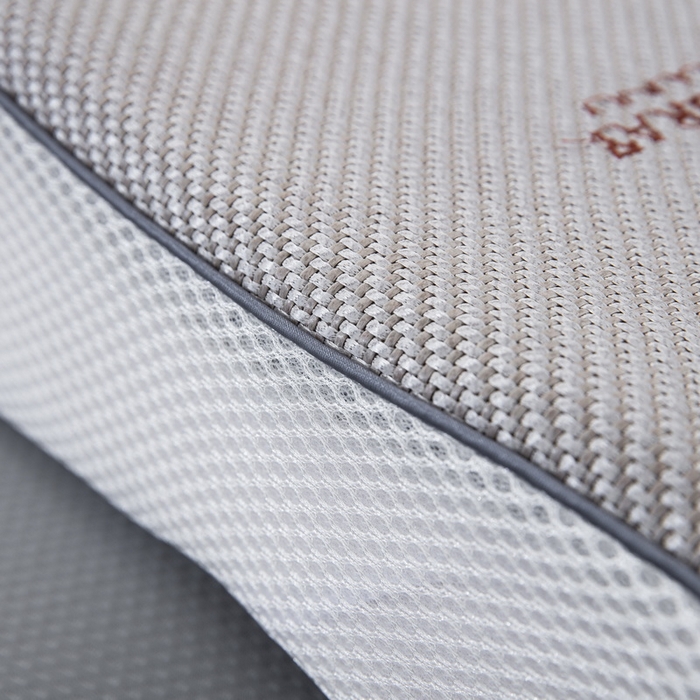 91家纺网 家纺一手货源 找家纺 大黄蜂家居家纺 2025新款艾草冰滕乳胶枕套含芯 英文小熊灰