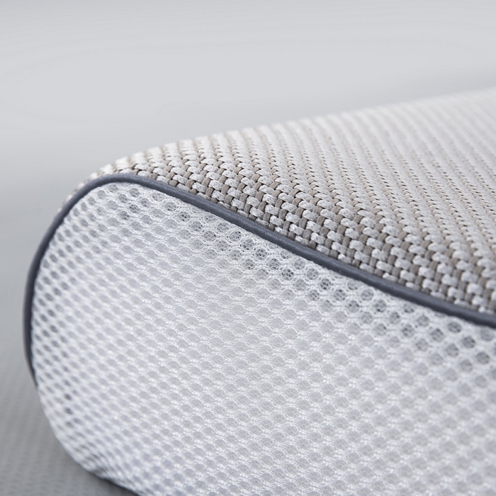 91家纺网 家纺一手货源 找家纺 大黄蜂家居家纺 2025新款艾草冰滕乳胶枕套含芯 英文小熊灰