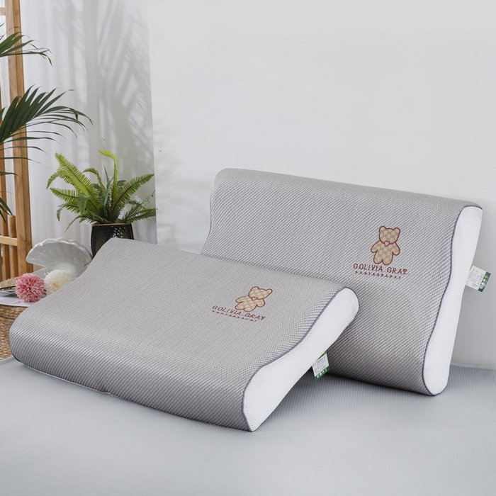 91家纺网 家纺一手货源 找家纺 大黄蜂家居家纺 2025新款艾草冰滕乳胶枕套含芯 英文小熊灰