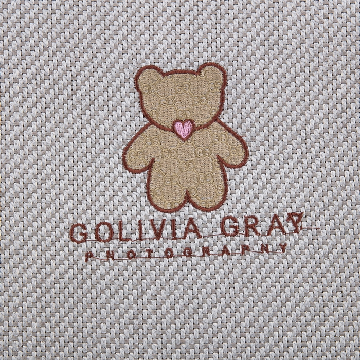 91家纺网 家纺一手货源 找家纺 大黄蜂家居家纺 2025新款艾草冰滕乳胶枕套含芯 英文小熊灰