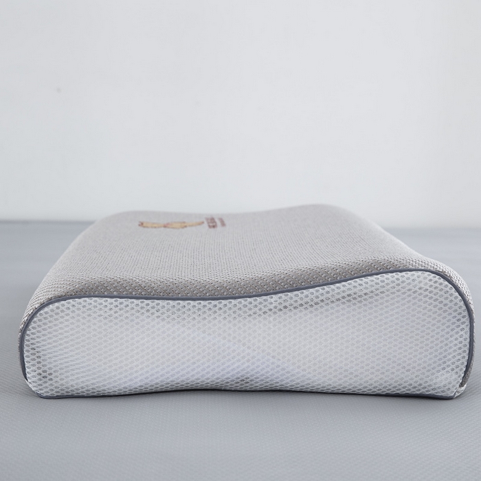 91家纺网 家纺一手货源 找家纺 大黄蜂家居家纺 2025新款艾草冰滕乳胶枕套含芯 英文小熊灰