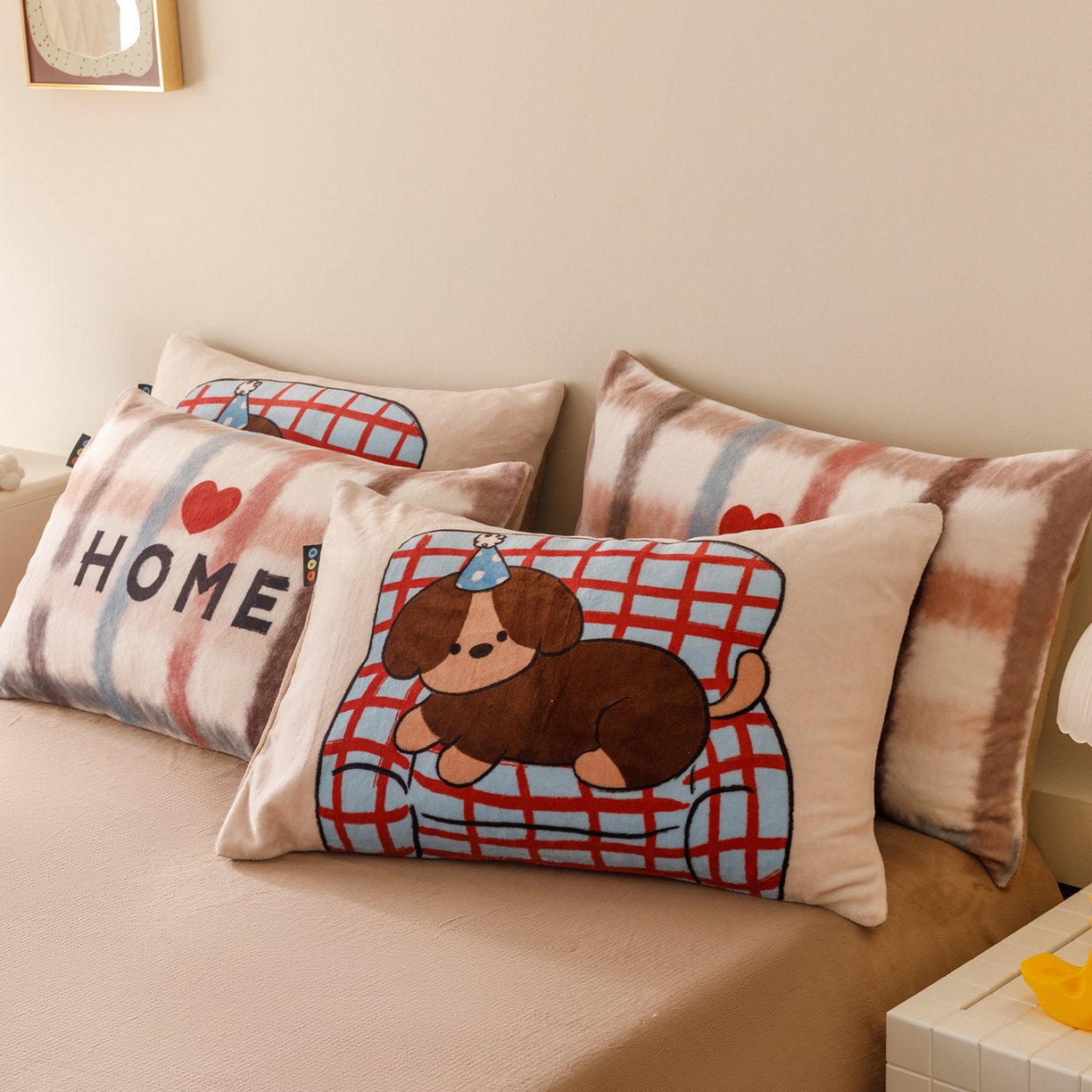 91家纺网 家纺一手货源 找家纺 RYB红黄兰 2025新款设计师原创牛奶绒大版数码印花四件套 毛茸茸