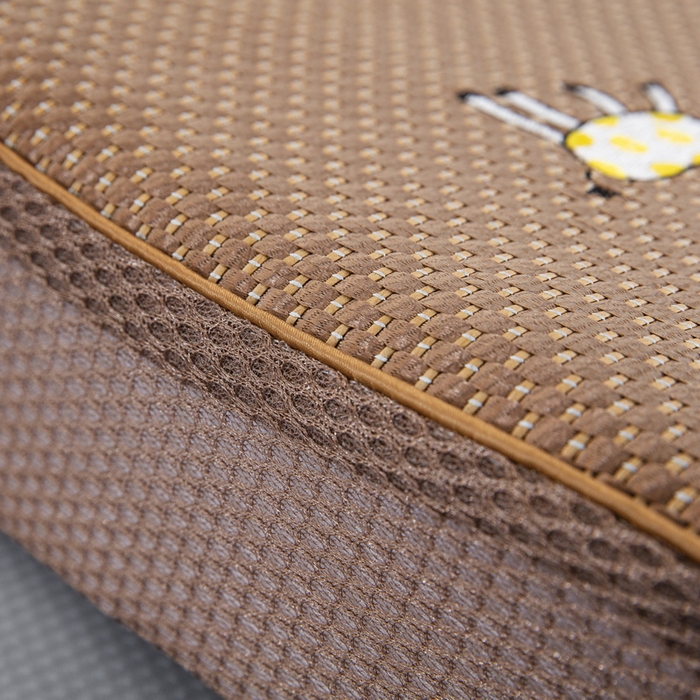 91家纺网 家纺一手货源 找家纺 大黄蜂家居家纺 2025新款艾草冰滕乳胶枕套含芯 长颈鹿黄