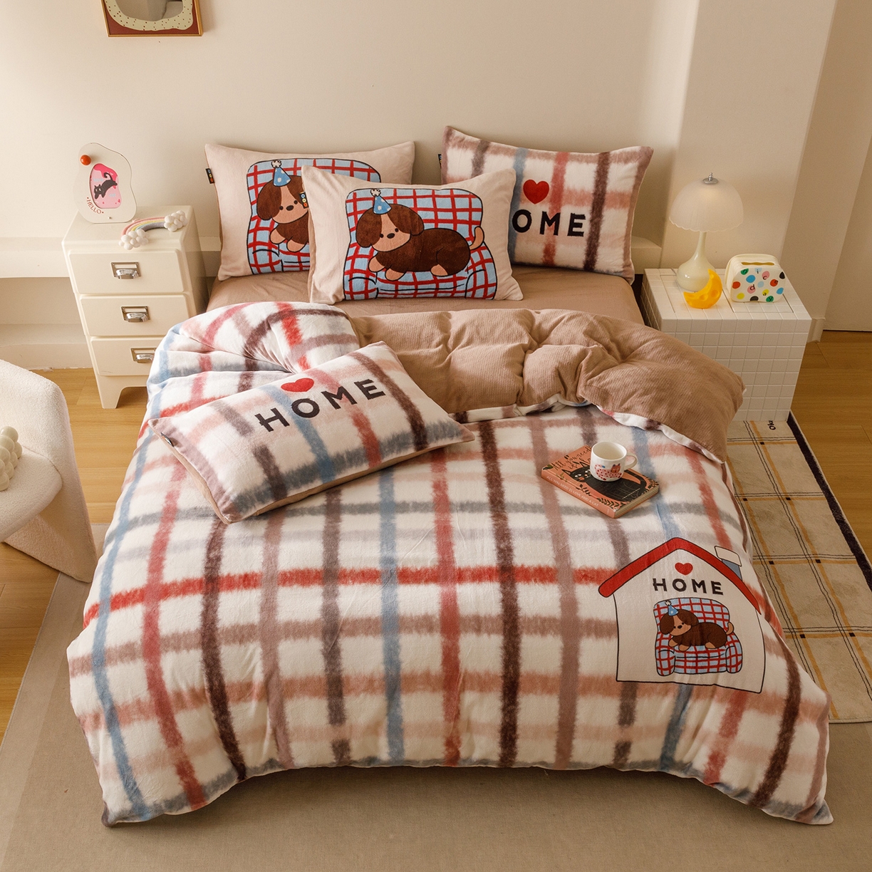 91家纺网 家纺一手货源 找家纺 RYB红黄兰 2025新款设计师原创牛奶绒大版数码印花四件套 毛茸茸