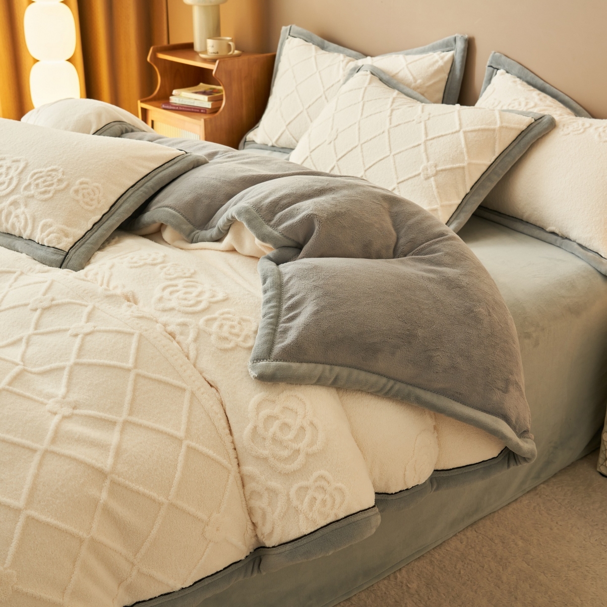 91家纺网 家纺一手货源 找家纺 （总）金鹰 2025新款提花绒牛奶绒四件套