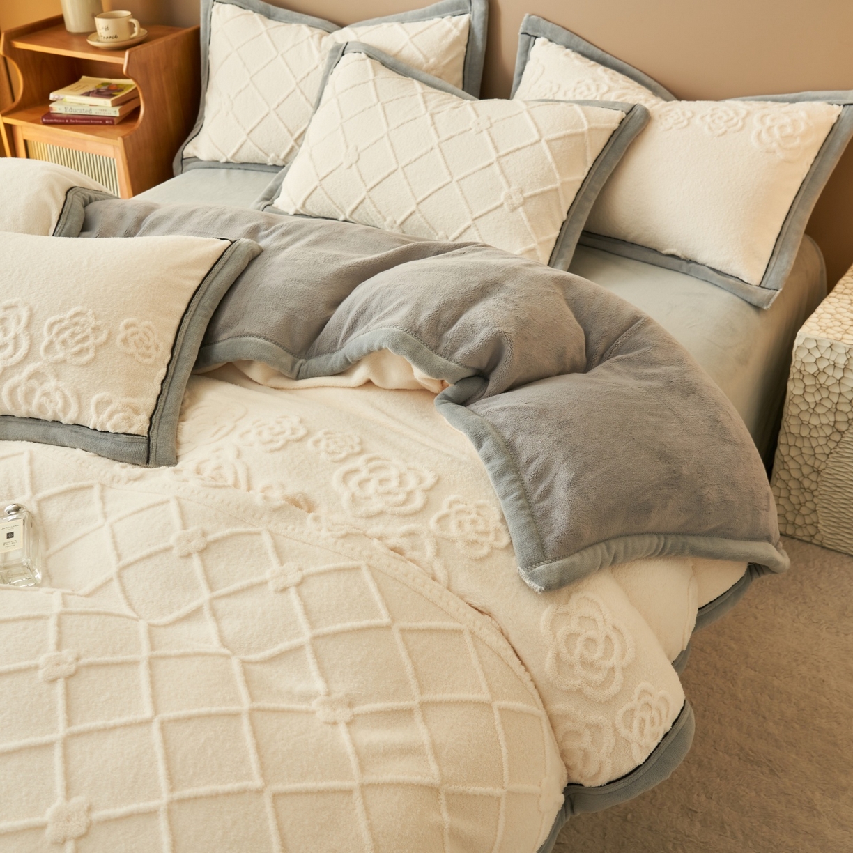 91家纺网 家纺一手货源 找家纺 （总）金鹰 2025新款提花绒牛奶绒四件套