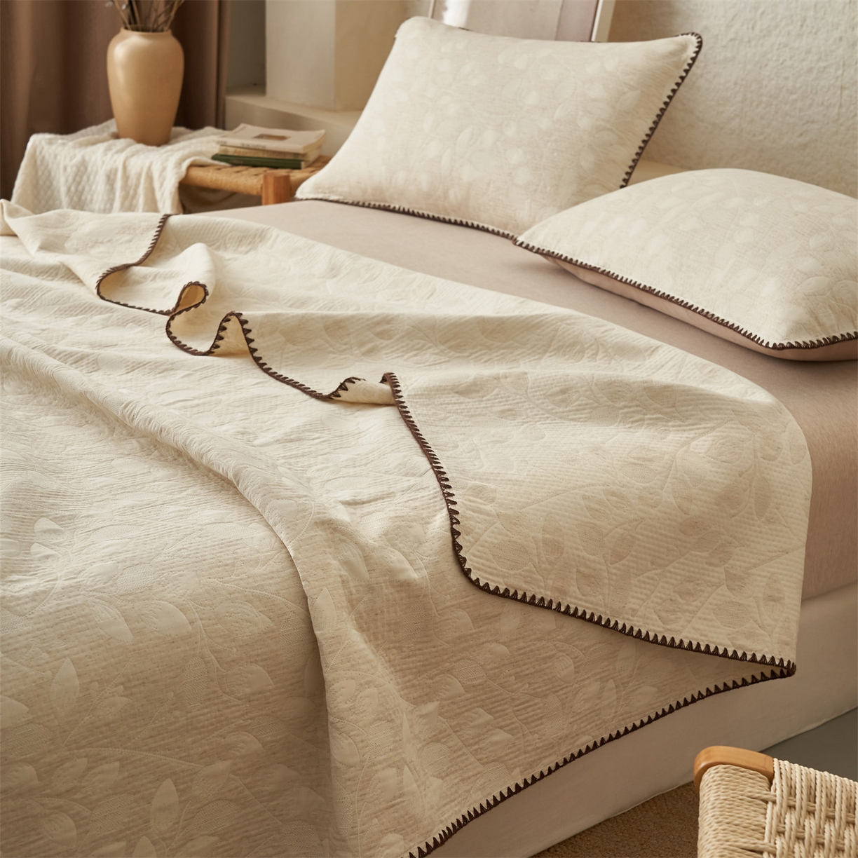 91家纺网 家纺一手货源 找家纺 金鹰 2025新款A类全棉棉麻毛多功能盖毯床盖床单 浮绘花影