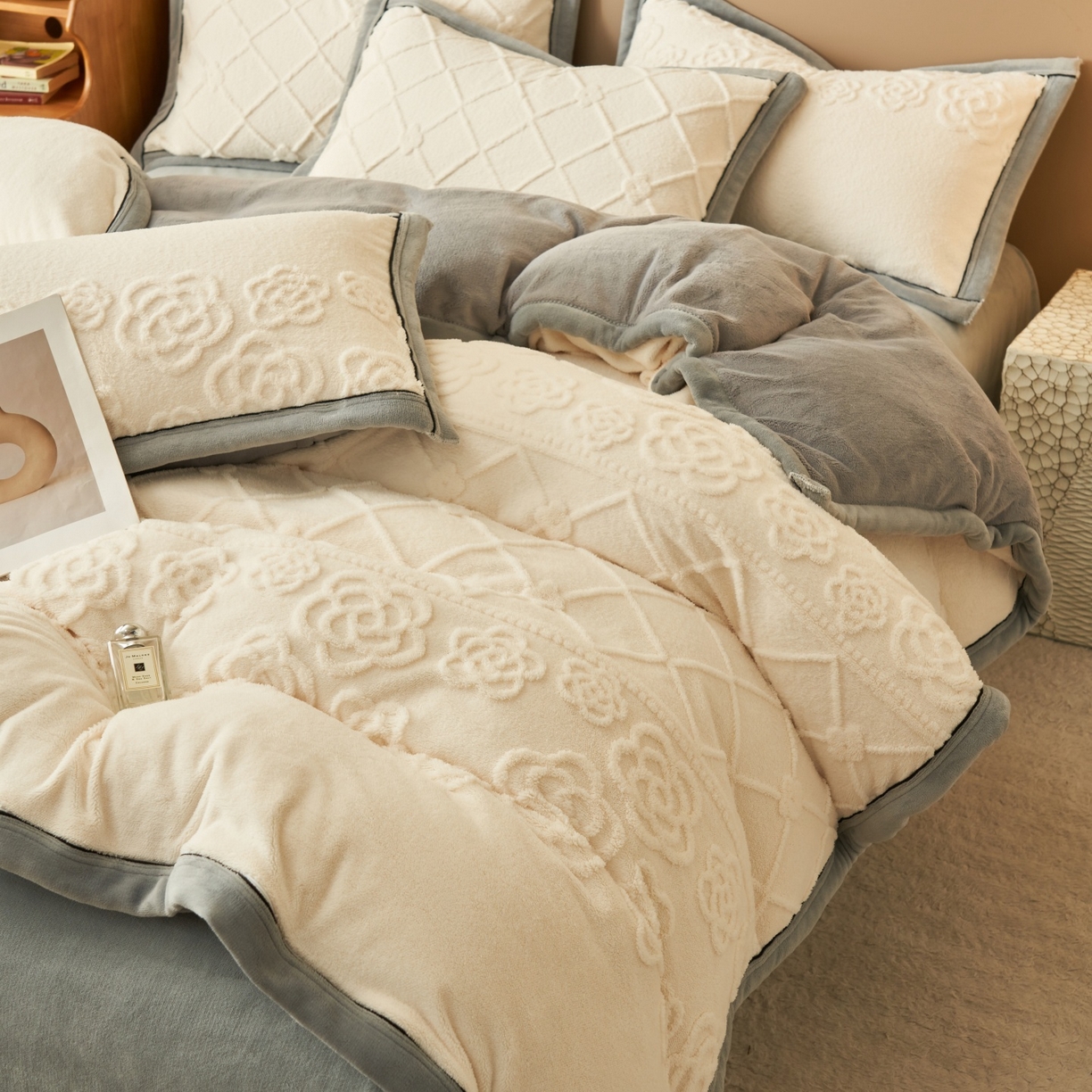 91家纺网 家纺一手货源 找家纺 （总）金鹰 2025新款提花绒牛奶绒四件套