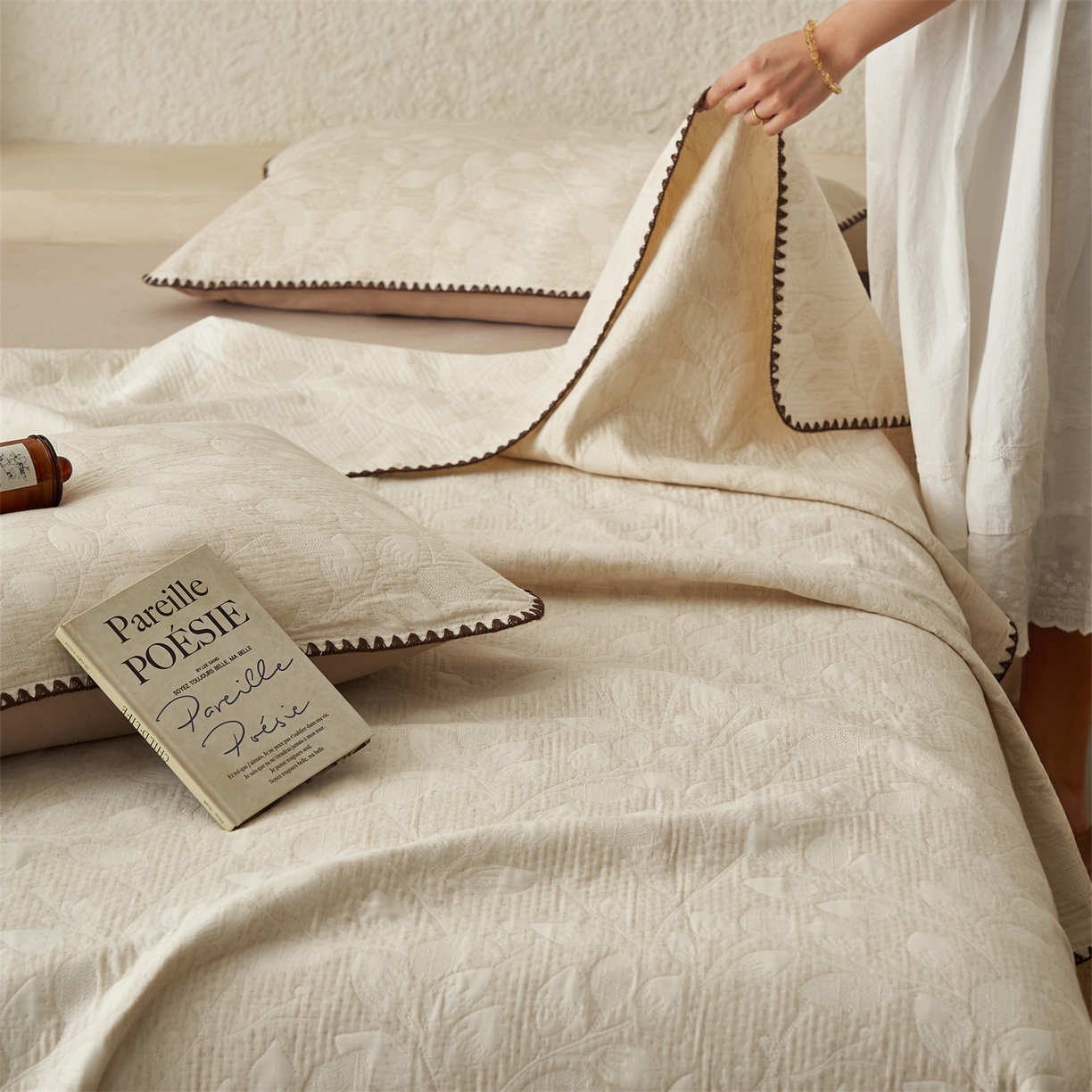 91家纺网 家纺一手货源 找家纺 金鹰 2025新款A类全棉棉麻毛多功能盖毯床盖床单 浮绘花影