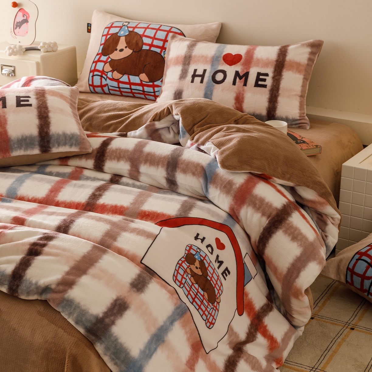 91家纺网 家纺一手货源 找家纺 RYB红黄兰 2025新款设计师原创牛奶绒大版数码印花四件套 毛茸茸