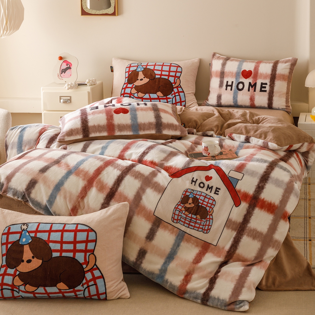 91家纺网 家纺一手货源 找家纺 RYB红黄兰 2025新款设计师原创牛奶绒大版数码印花四件套 毛茸茸