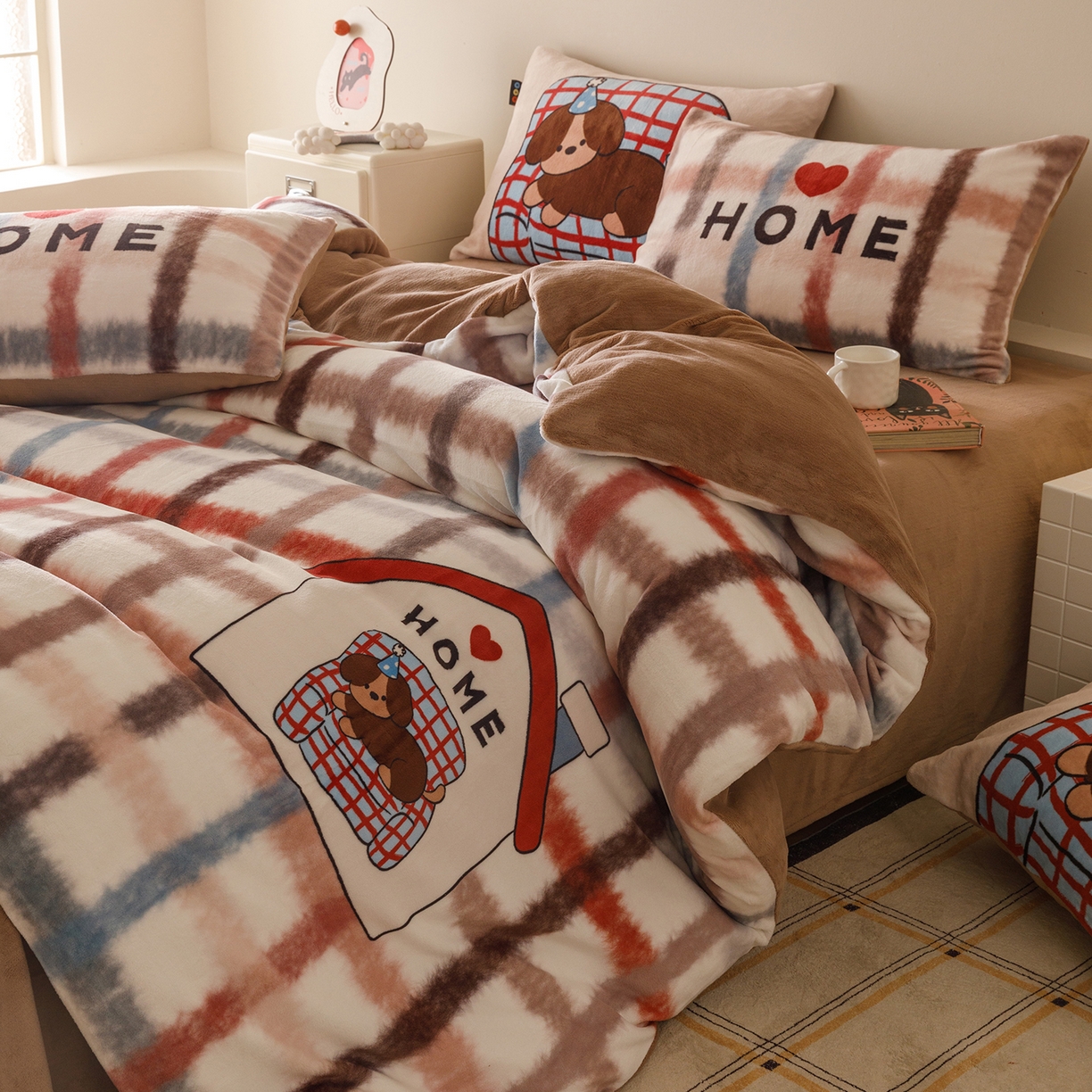 91家纺网 家纺一手货源 找家纺 RYB红黄兰 2025新款设计师原创牛奶绒大版数码印花四件套 毛茸茸