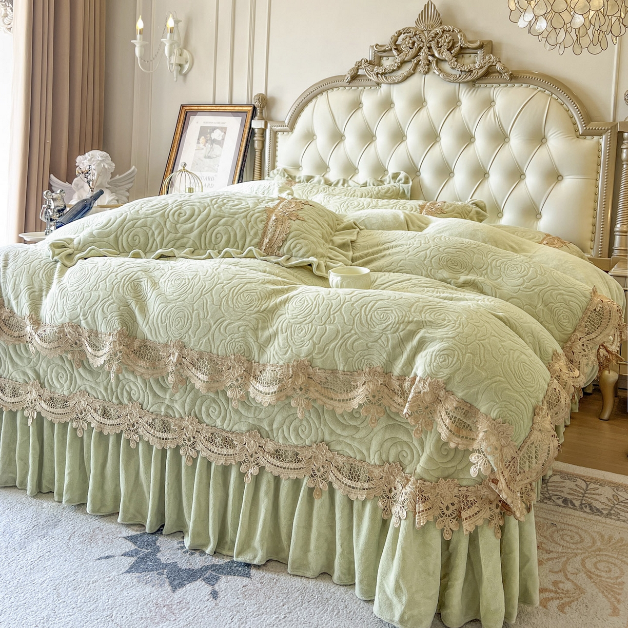 91家纺网 家纺一手货源 找家纺 恋尚 2025新款雕花牛奶绒罗曼蒂克系列床盖床裙三件套（控价145） 罗曼蒂克-香草绿