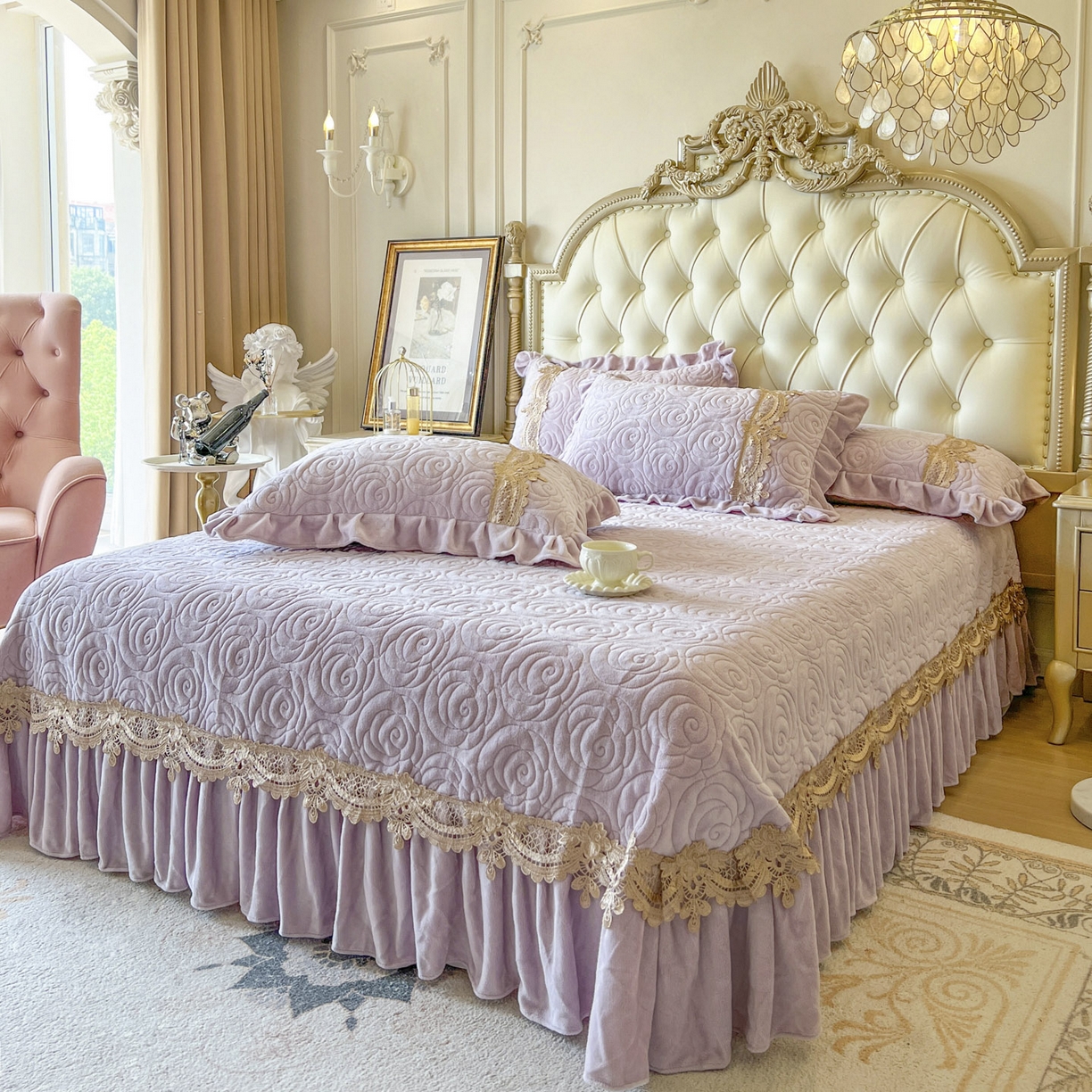 91家纺网 家纺一手货源 找家纺 恋尚 2025新款雕花牛奶绒罗曼蒂克系列床盖床裙三件套（控价145） 罗曼蒂克-香芋紫