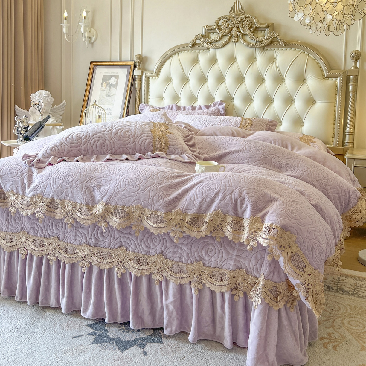 91家纺网 家纺一手货源 找家纺 恋尚 2025新款雕花牛奶绒罗曼蒂克系列床盖床裙三件套（控价145） 罗曼蒂克-香芋紫