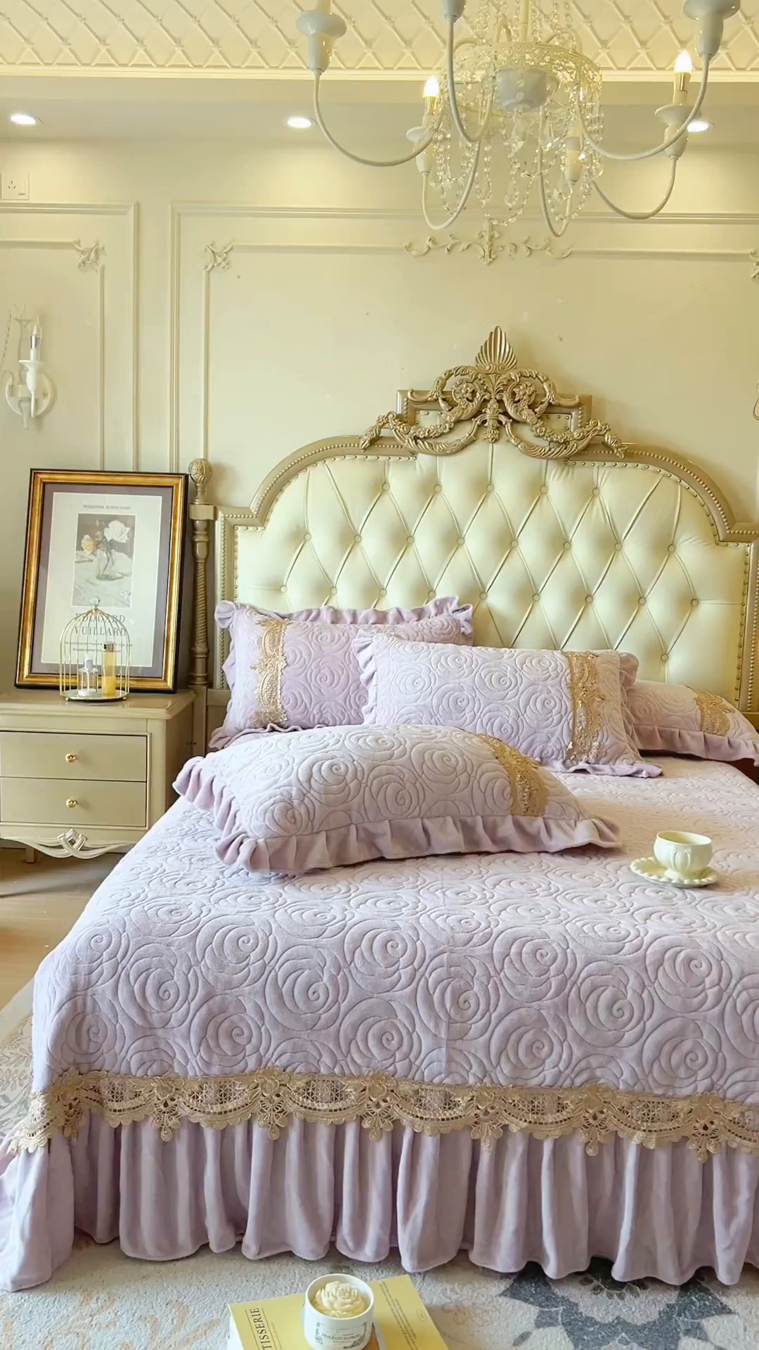 91家纺网 家纺一手货源 找家纺 恋尚 2025新款雕花牛奶绒罗曼蒂克系列床盖床裙三件套（控价145） 罗曼蒂克-香芋紫