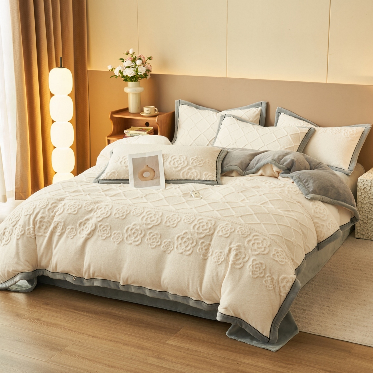 91家纺网 家纺一手货源 找家纺 金鹰 2025新款提花绒牛奶绒四件套 香奈花园-奶白