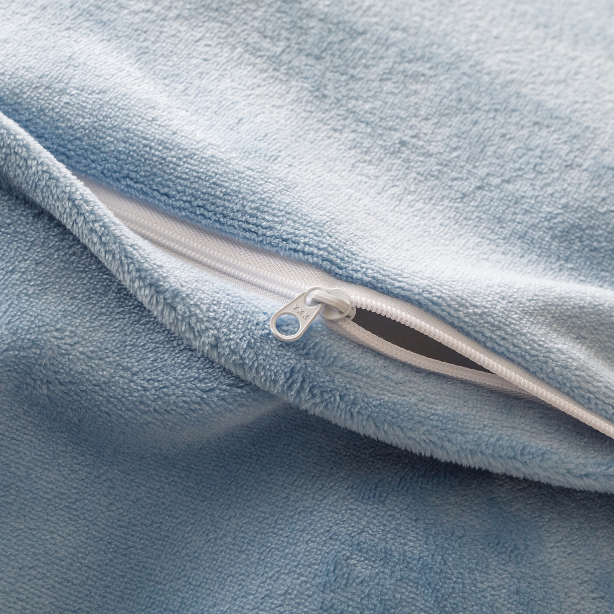 91家纺网 家纺一手货源 找家纺 RYB红黄兰 2025新款设计师原创牛奶绒大版数码印花四件套 魔法小熊