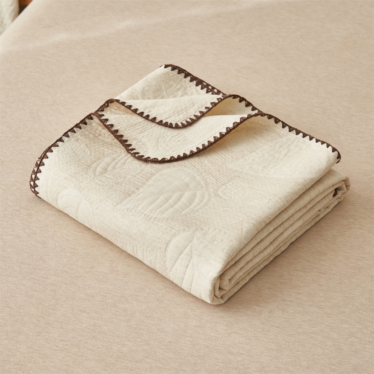 91家纺网 家纺一手货源 找家纺 金鹰 2025新款A类全棉棉麻毛多功能盖毯床盖床单 浪漫邂逅