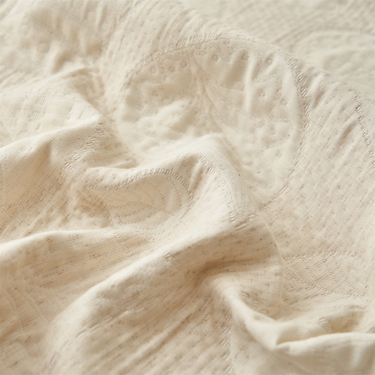 91家纺网 家纺一手货源 找家纺 金鹰 2025新款A类全棉棉麻毛多功能盖毯床盖床单 浪漫邂逅