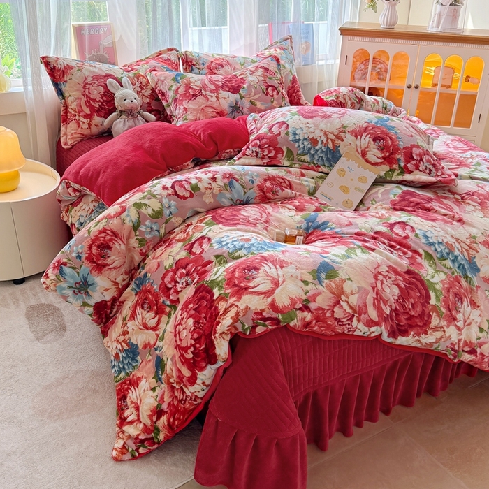 91家纺网 家纺一手货源 找家纺 （总）铠畅 2025新款牛奶绒碎花床单床盖四件套 花妖系列