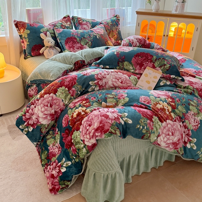 91家纺网 家纺一手货源 找家纺 （总）铠畅 2025新款牛奶绒碎花床单床盖四件套 花妖系列