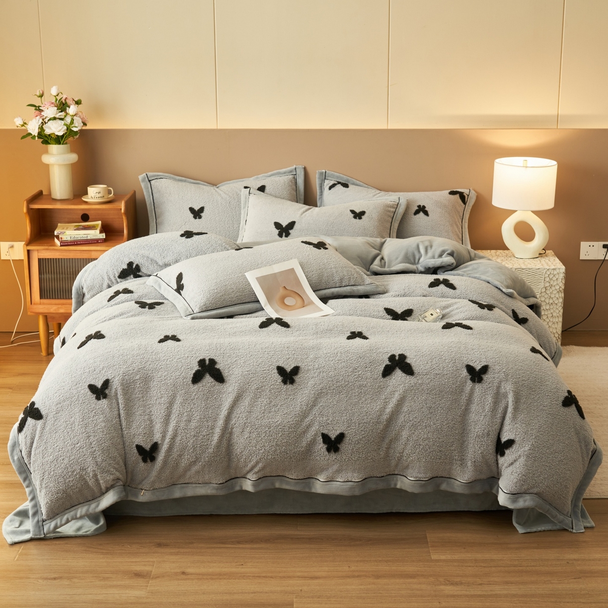 91家纺网 家纺一手货源 找家纺 金鹰 2025新款提花绒牛奶绒四件套 蝶舞轻裳