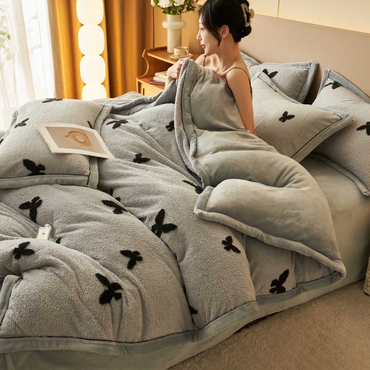 91家纺网 家纺一手货源 找家纺 金鹰 2025新款提花绒牛奶绒四件套 蝶舞轻裳