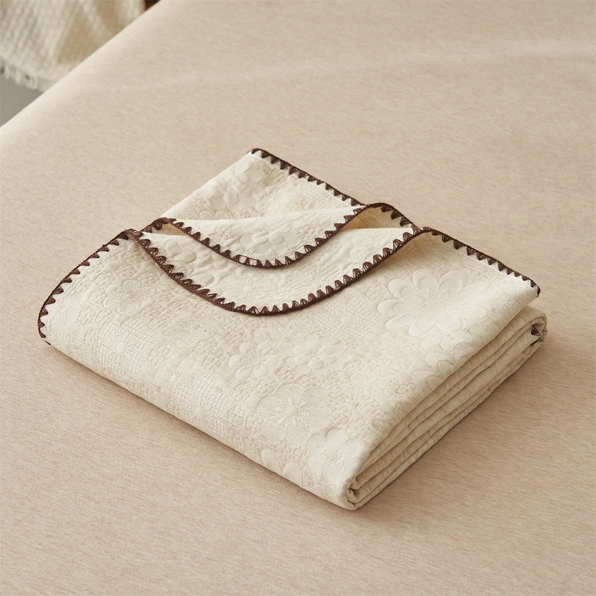 91家纺网 家纺一手货源 找家纺 金鹰 2025新款A类全棉棉麻毛多功能盖毯床盖床单 温婉花语