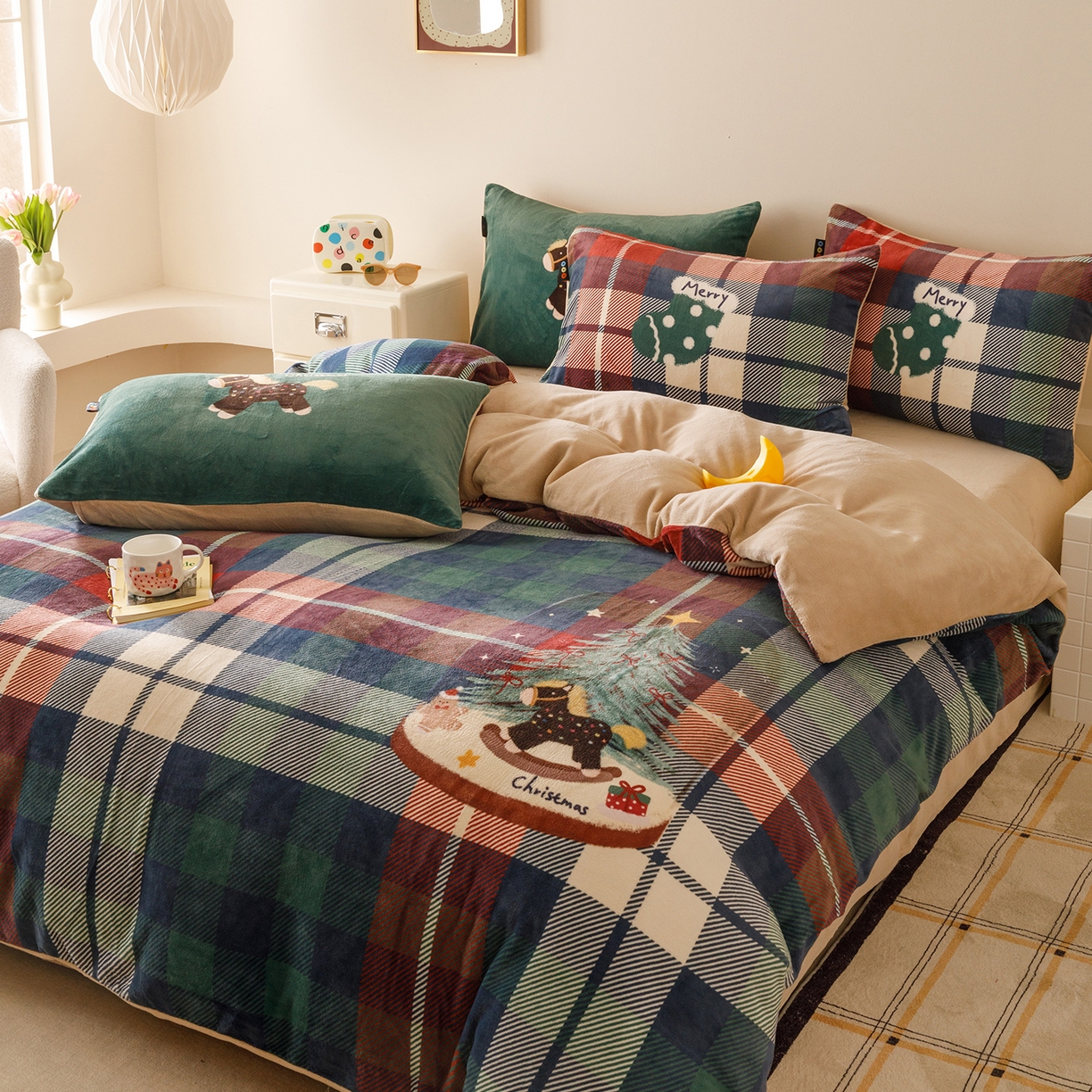 91家纺网 家纺一手货源 找家纺 RYB红黄兰 2025新款设计师原创牛奶绒大版数码印花四件套 圣诞小马