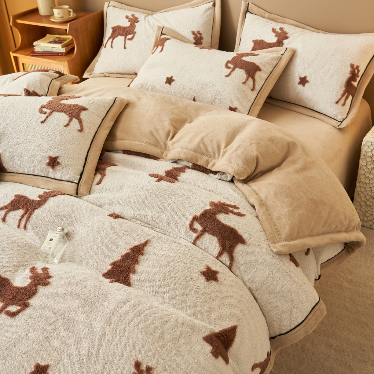 91家纺网 家纺一手货源 找家纺 金鹰 2025新款提花绒牛奶绒四件套 圣诞小鹿