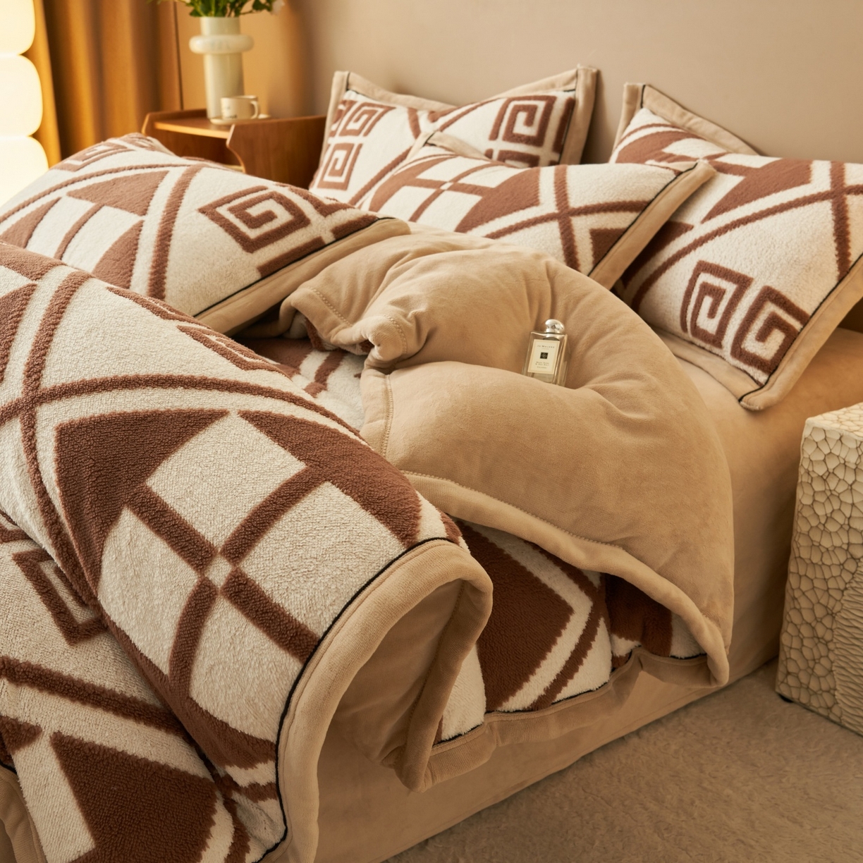 91家纺网 家纺一手货源 找家纺 金鹰 2025新款提花绒牛奶绒四件套 苏迪娜