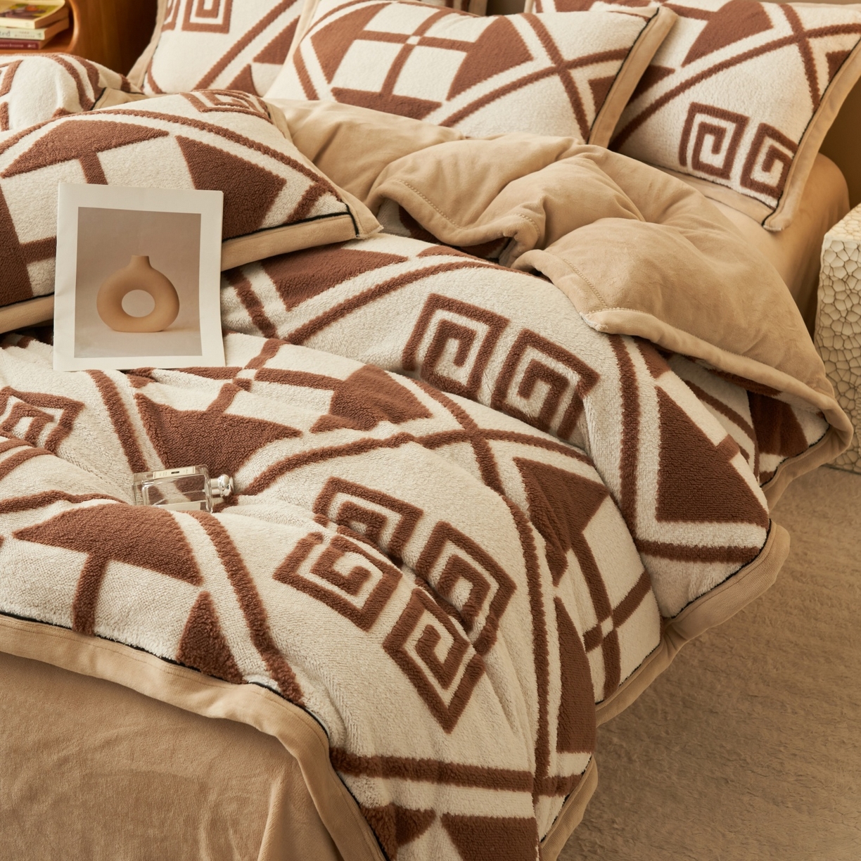 91家纺网 家纺一手货源 找家纺 金鹰 2025新款提花绒牛奶绒四件套 苏迪娜