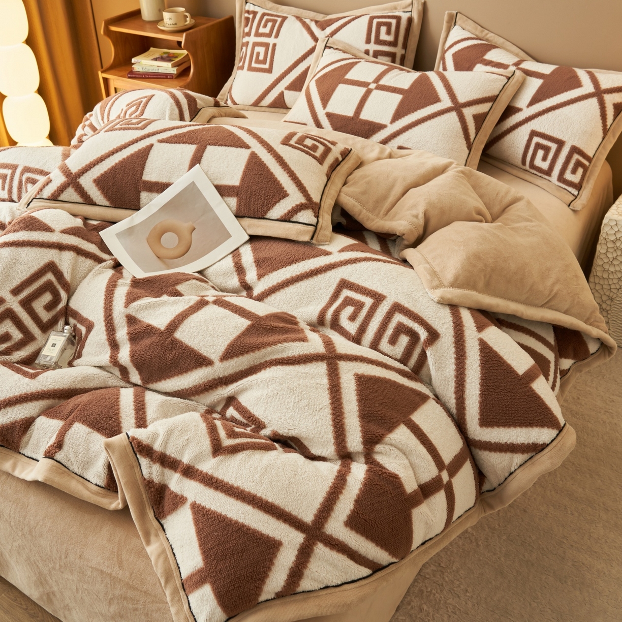 91家纺网 家纺一手货源 找家纺 金鹰 2025新款提花绒牛奶绒四件套 苏迪娜