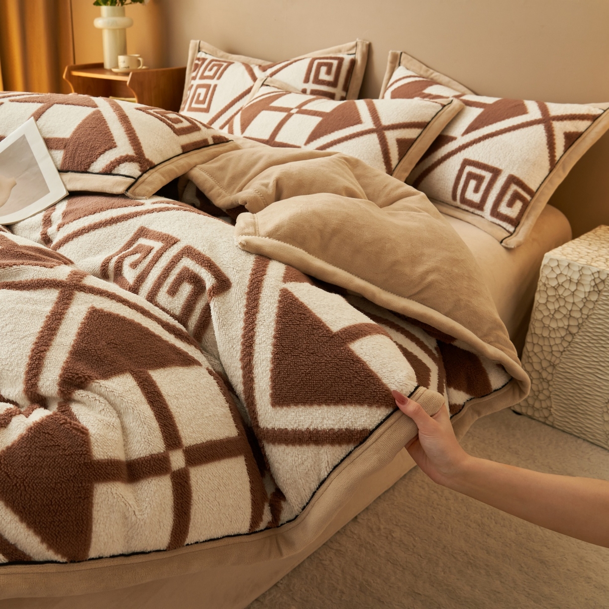 91家纺网 家纺一手货源 找家纺 金鹰 2025新款提花绒牛奶绒四件套 苏迪娜