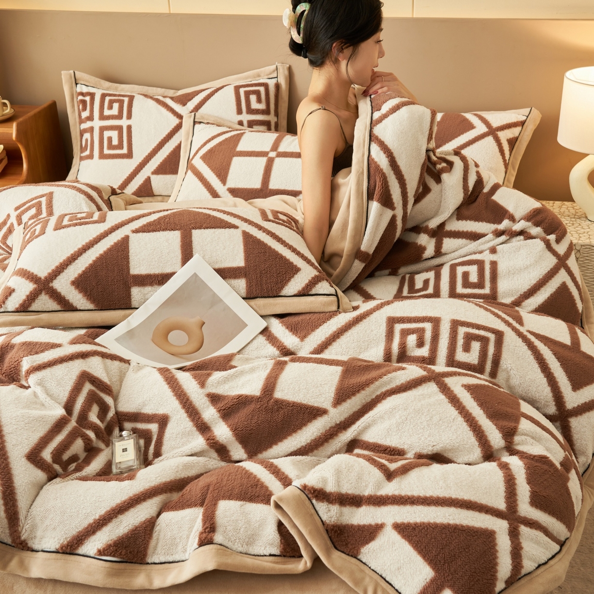 91家纺网 家纺一手货源 找家纺 金鹰 2025新款提花绒牛奶绒四件套 苏迪娜