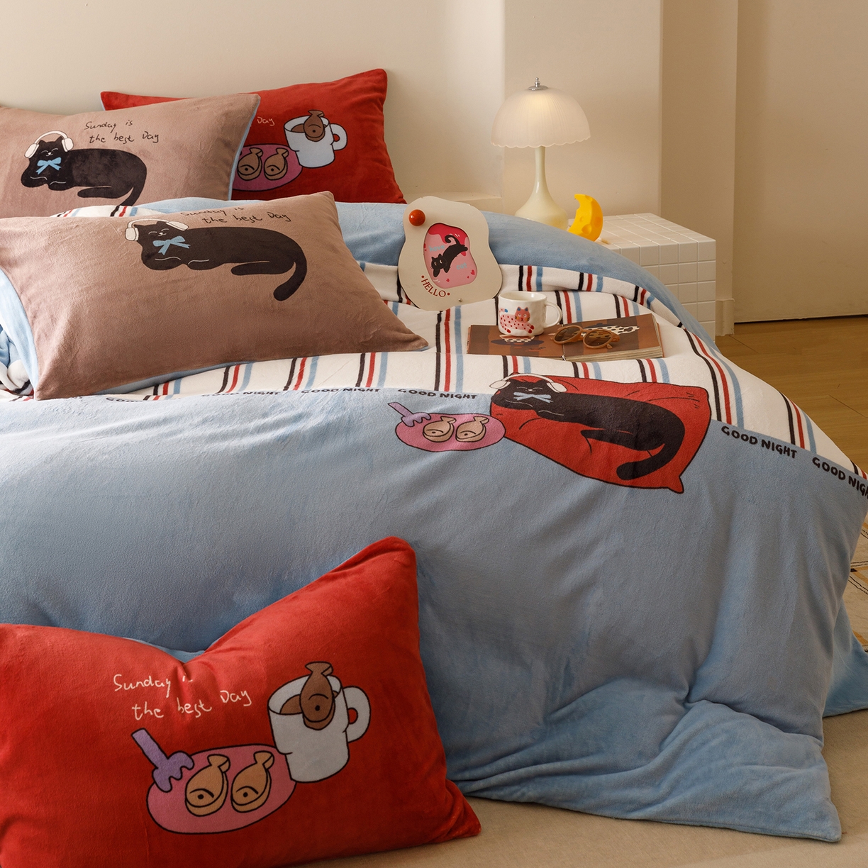 91家纺网 家纺一手货源 找家纺 RYB红黄兰 2025新款设计师原创牛奶绒大版数码印花四件套 小宅喵