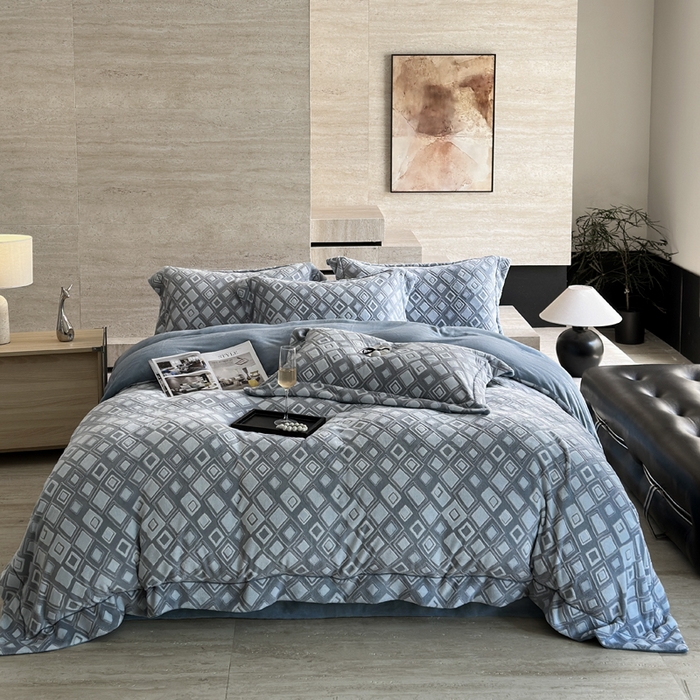 91家纺网 家纺一手货源 找家纺 （总）7V 2025新款A类5D雕花绒四件套高克重立体浮雕牛奶绒大宽边一字绣全工艺四件套