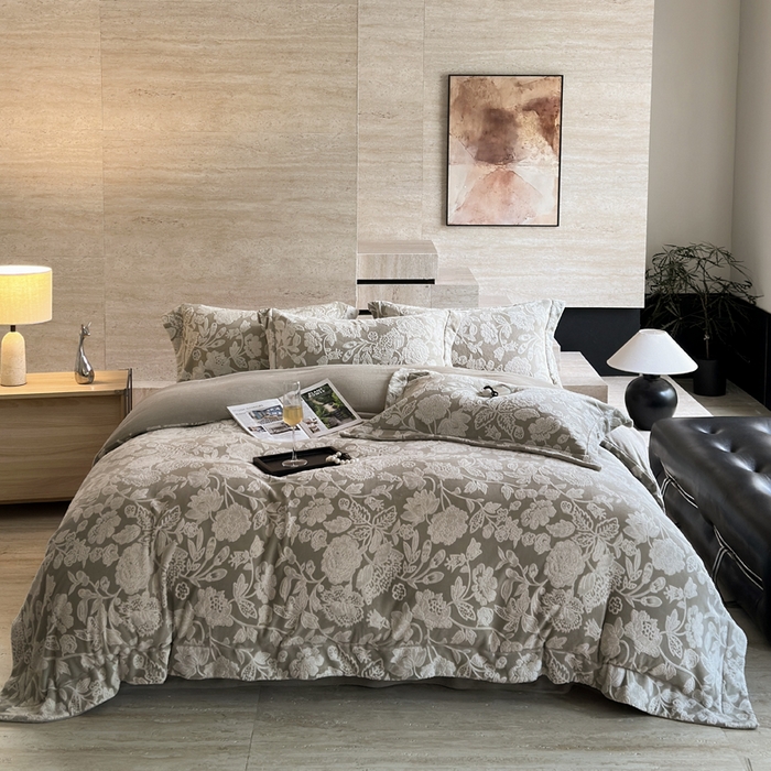 91家纺网 家纺一手货源 找家纺 （总）7V 2025新款A类5D雕花绒四件套高克重立体浮雕牛奶绒大宽边一字绣全工艺四件套