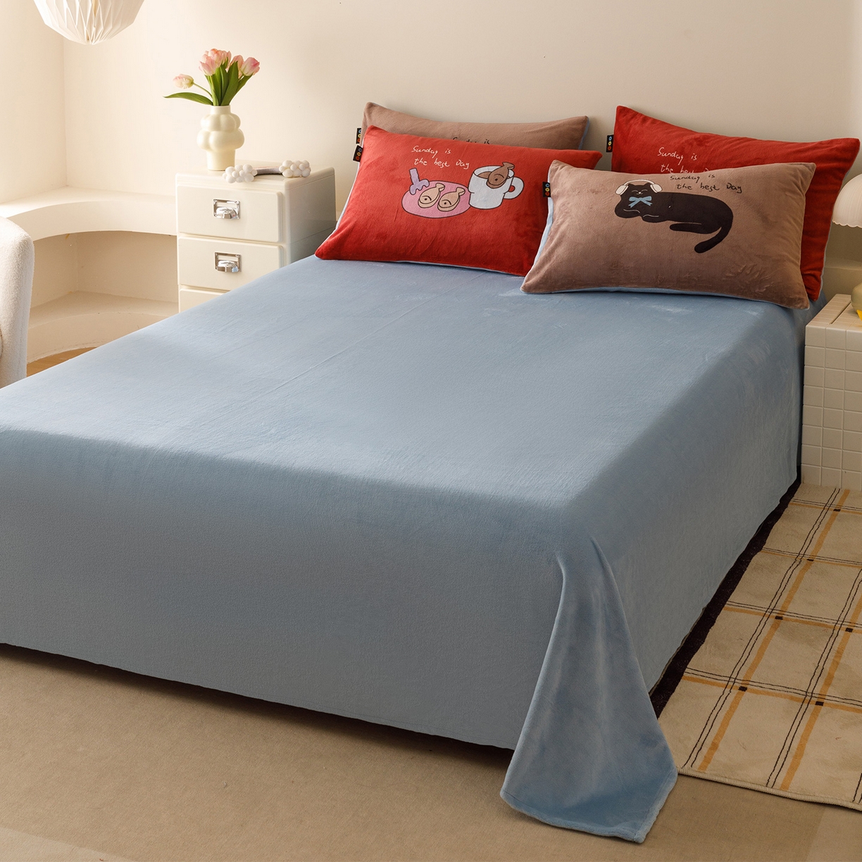 91家纺网 家纺一手货源 找家纺 RYB红黄兰 2025新款设计师原创牛奶绒大版数码印花四件套 小宅喵