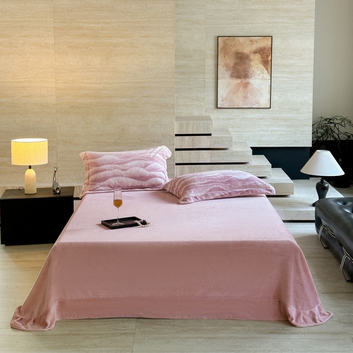 91家纺网 家纺一手货源 找家纺 7V 2025新款A类5D雕花绒四件套高克重立体浮雕牛奶绒大宽边一字绣全工艺四件套 峰回