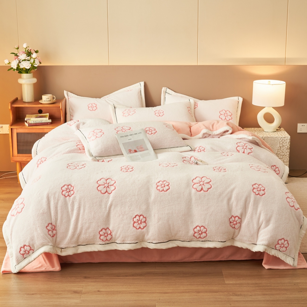 91家纺网 家纺一手货源 找家纺 金鹰 2025新款提花绒牛奶绒四件套 心花怒放