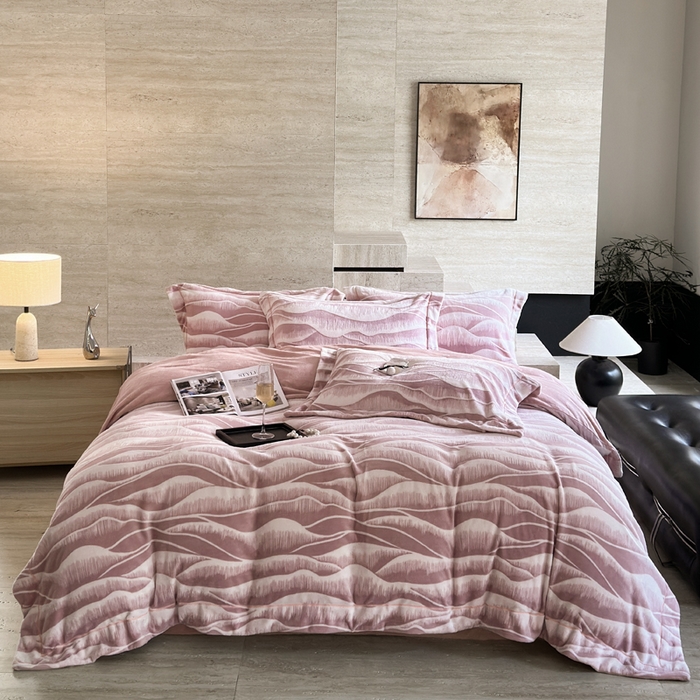 7V 2025新款A类5D雕花绒四件套高克重立体浮雕牛奶绒大宽边一字绣全工艺四件套 峰回