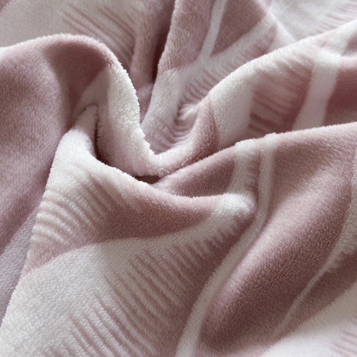 91家纺网 家纺一手货源 找家纺 7V 2025新款A类5D雕花绒四件套高克重立体浮雕牛奶绒大宽边一字绣全工艺四件套 峰回