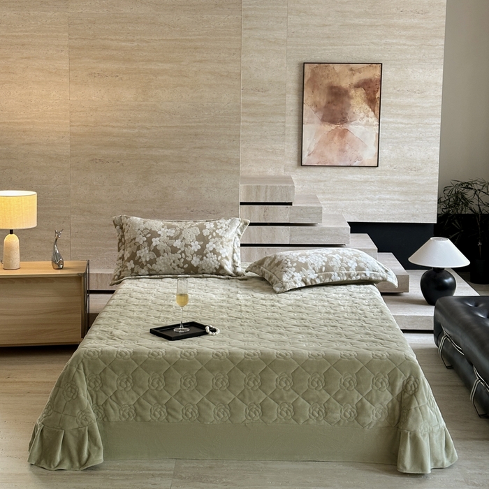 91家纺网 家纺一手货源 找家纺 7V 2025新款A类5D雕花绒四件套高克重立体浮雕牛奶绒大宽边一字绣全工艺四件套 蔷薇之恋