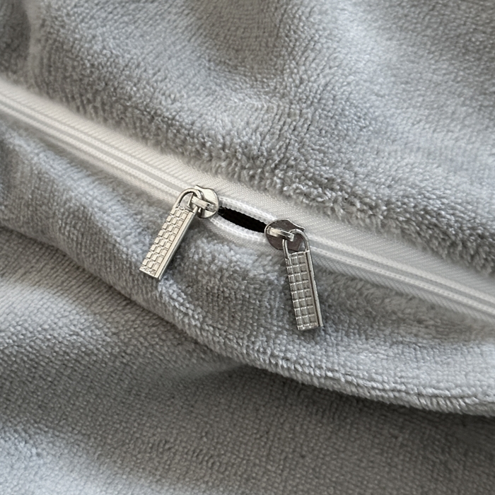 91家纺网 家纺一手货源 找家纺 7V 2025新款A类5D雕花绒四件套高克重立体浮雕牛奶绒大宽边一字绣全工艺四件套 卷草